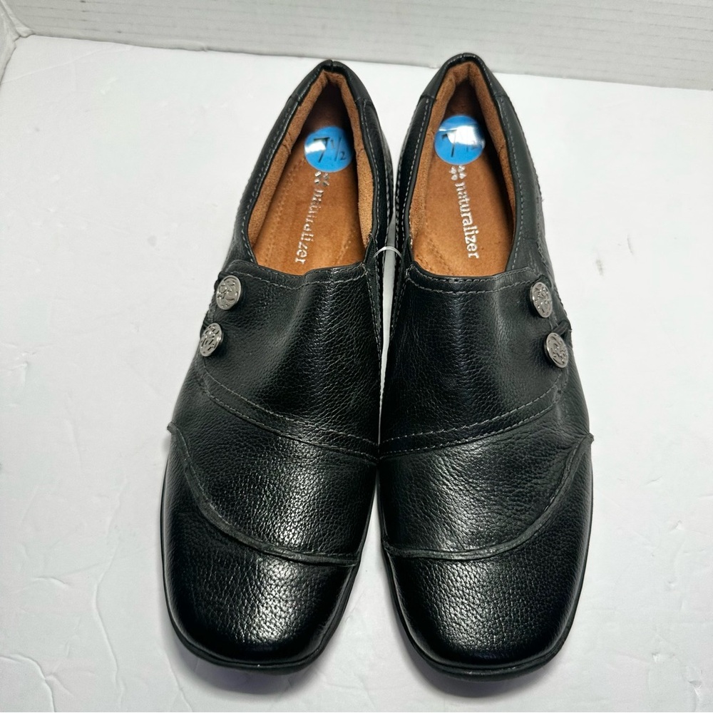 NATURALIZER Women’s NWOB Black Leather Two-Button Slip-On Loafer Shoes Size 7.5 - Picture 6 of 11